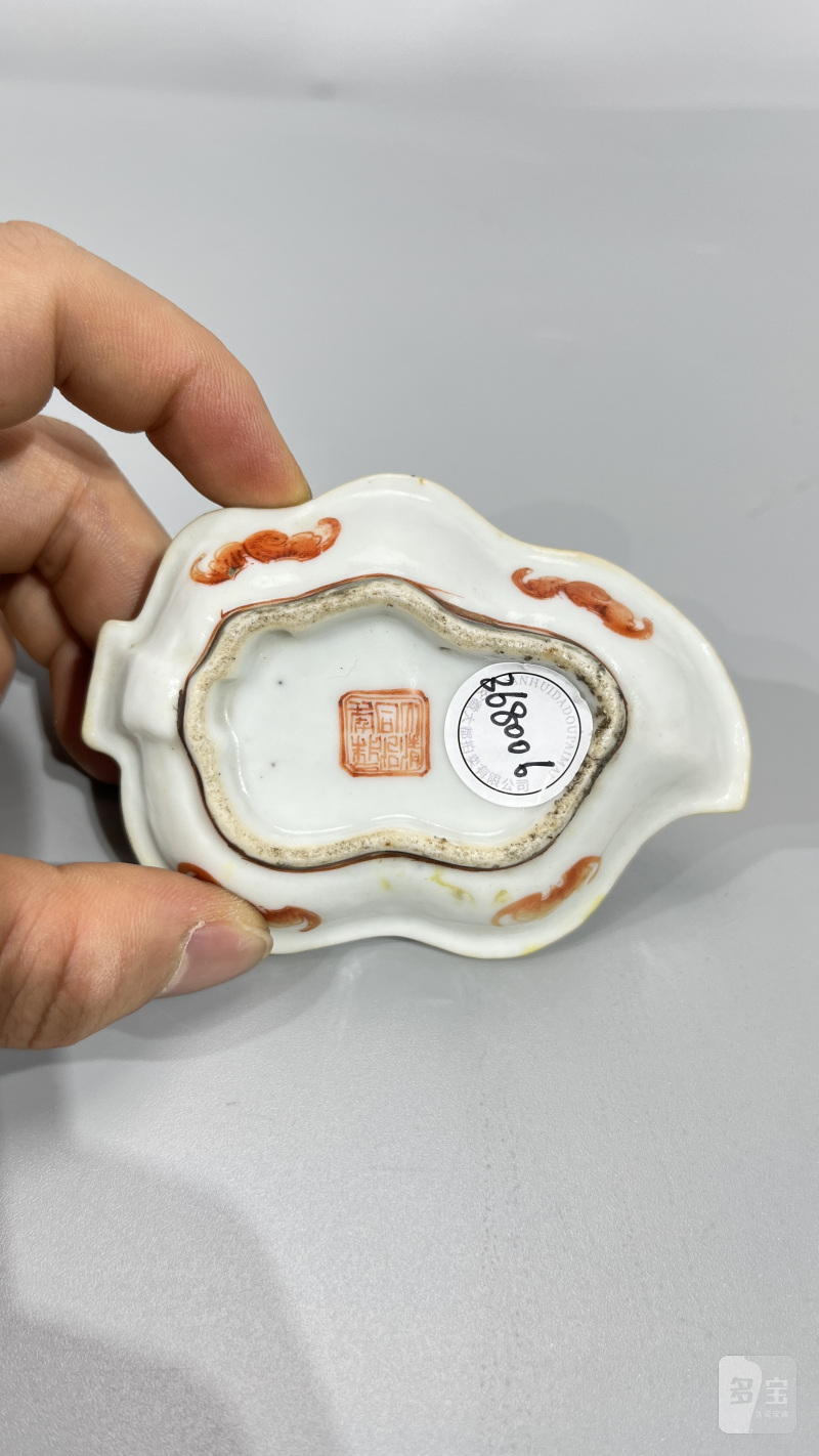 清 粉彩人物叶形笔掭（一组） - 图6
